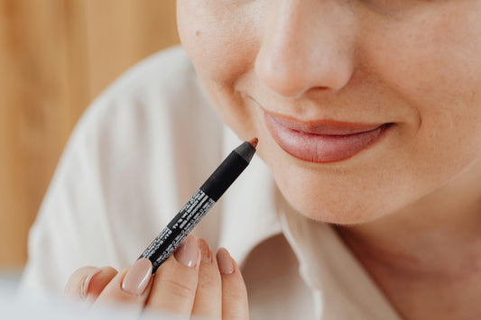 Ditch the '90s Line: How to Apply Lip Liner Like a Modern Pro?